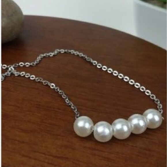 Faux pearl necklace  - Picture 2 of 2